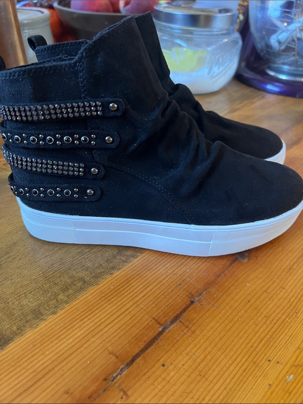 Not Rated Women’s Sneakers Fun, Adorable, Sz 6 Brand New